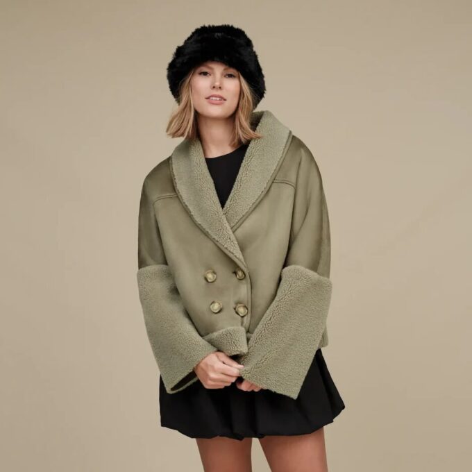 Mindy LuxeFluff Jacket Mindy LuxeFluff Jacket